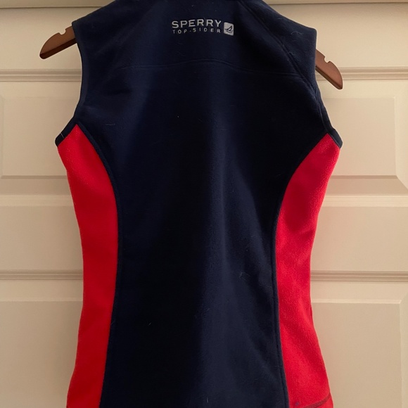 NWOT Sperry Red and navy Blue Fleece Vest - Picture 4 of 6